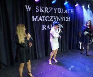 W skrzydłach matczynych ramion