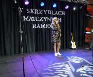 W skrzydłach matczynych ramion